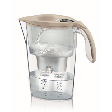 LAICA Stream Line bézs vízszűrő kancsó digitális kijelzővel 1 db bi-flux SLIM univerzális szűrőbetéttel