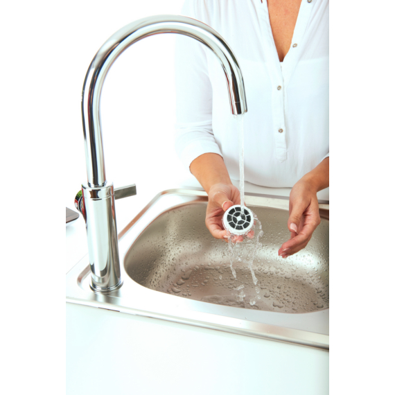 myLAICA rozsdamentes matt bordóra festett fast disk rendszerű vízszűrő kulacs pánttal, 0,55 literes