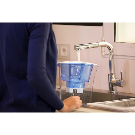 LAICA PRIME LINE NATURE kékáfonya színű vízszűrő kancsó elektronikus kijelzővel, 1 db univerzális szűrőbetéttel