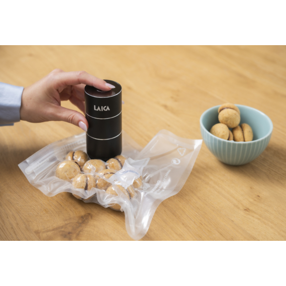 LAICA újratölthető mini vákuumpumpa 10 db újrahasználható vákuumtasakkal