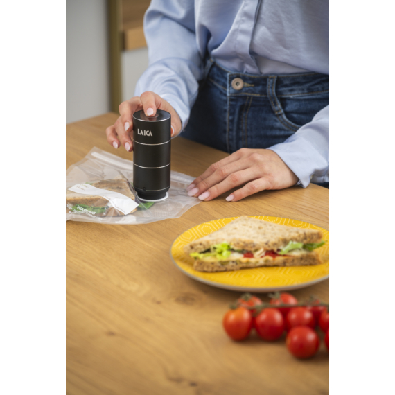 LAICA újratölthető mini vákuumpumpa 10 db újrahasználható vákuumtasakkal